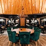 Θέρετρο Northern Lights Village 4*