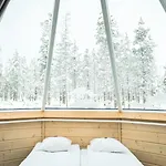 Northern Lights Village Lomakeskus 4*