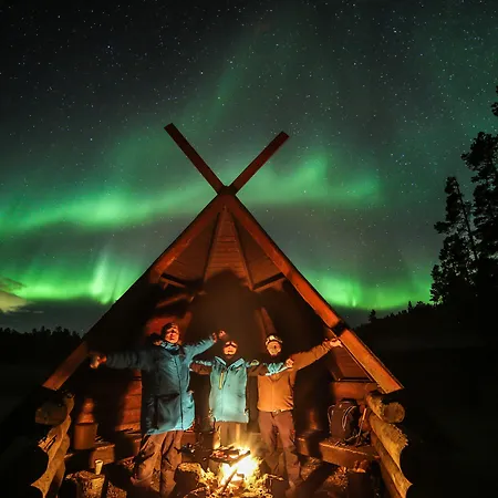 Northern Lights Village Resort 4*