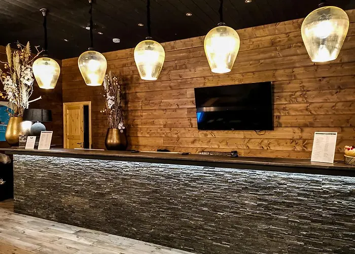 منتجع Northern Lights Village 4*