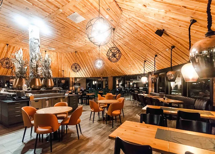 منتجع Northern Lights Village 4*