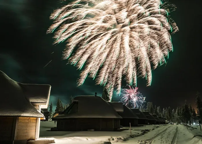 منتجع Northern Lights Village 4*