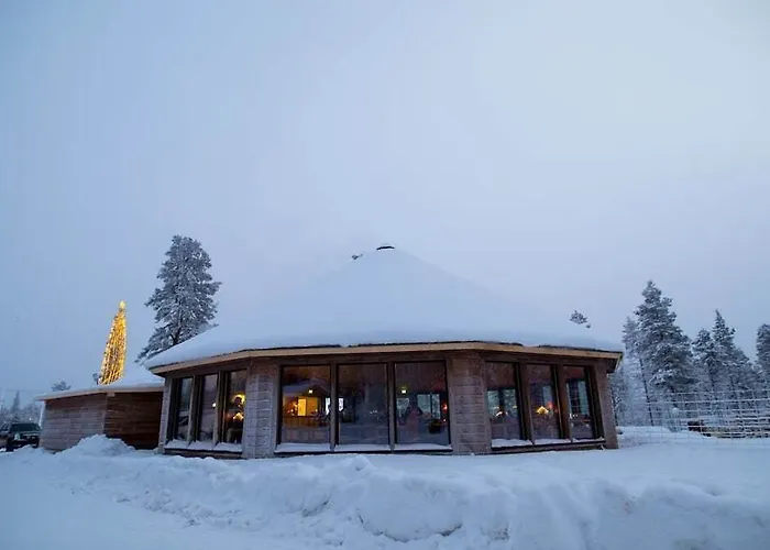 منتجع Northern Lights Village 4*